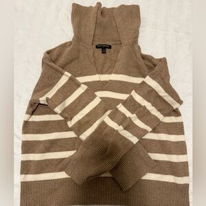Banana Republic Tan and Cream V-Neck Sweater